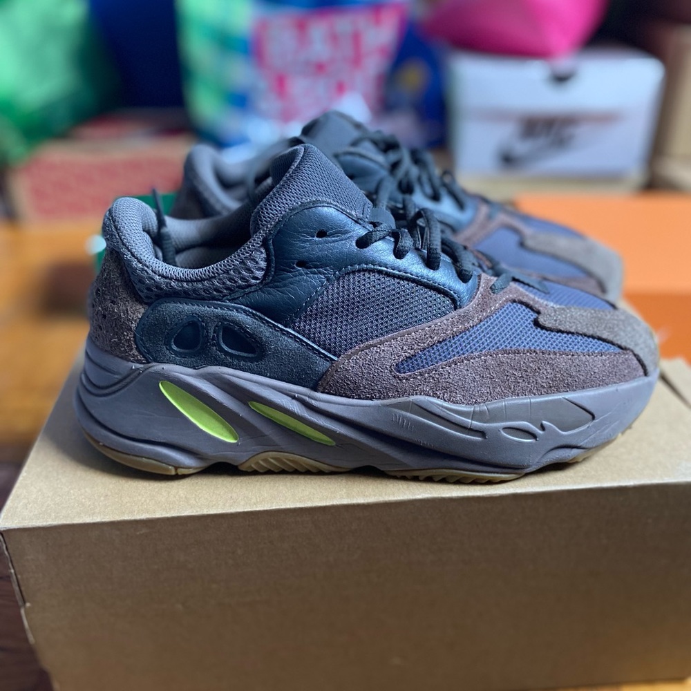 Yeezy Boost 700 (Muave)